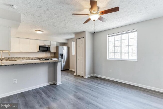 Photo - 304 Barksdale Pl