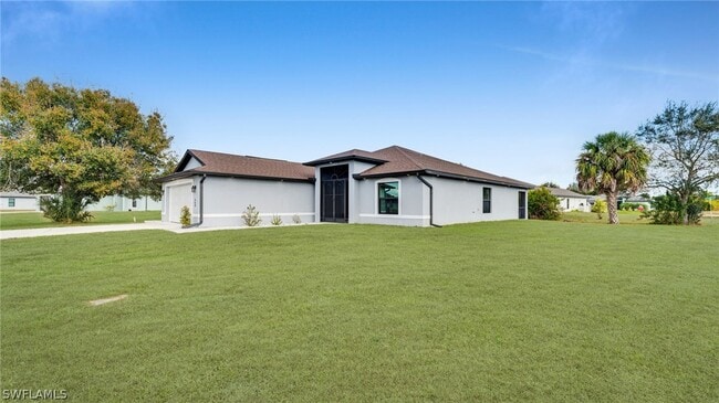 Photo - 569 Croydon Ave S