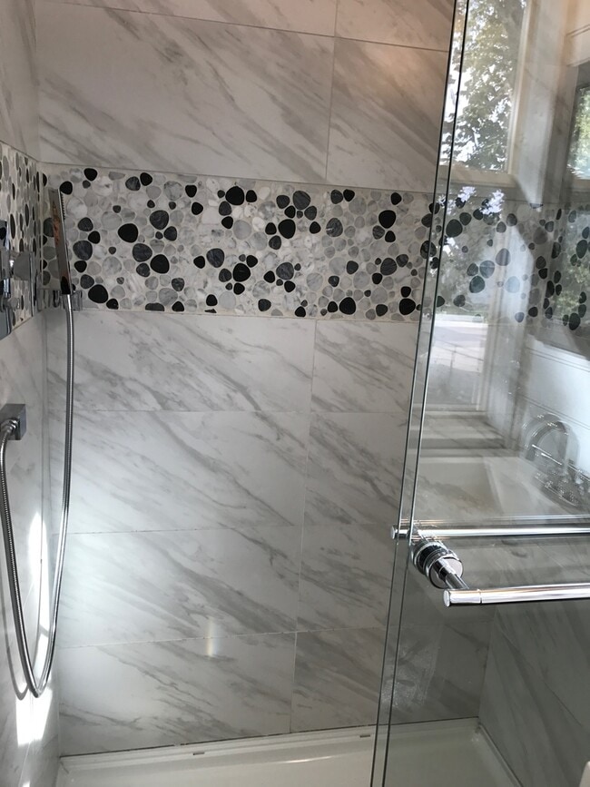 Photo - 301 E Locust St Unidad lower