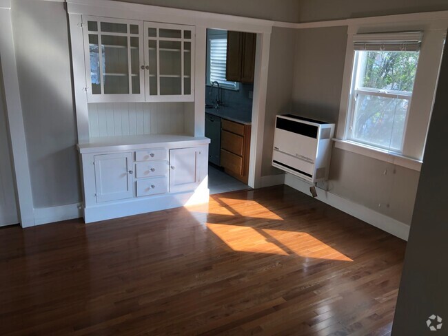 Building Photo - Top Floor remodeled kitchen and bathroom, ... Unit 4 Rental