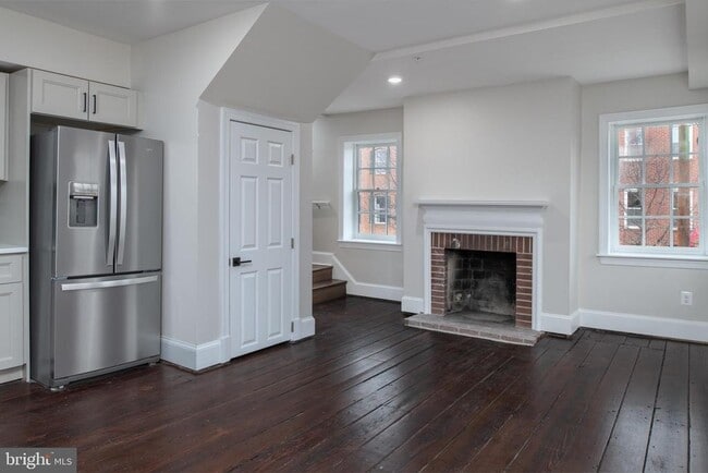 Photo - 1 E Montgomery St