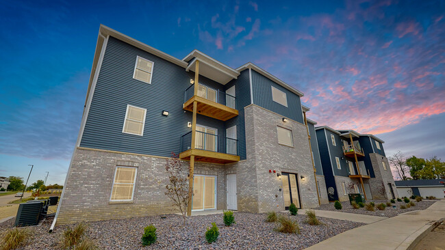Building Photo - Summer Shade BRAND NEW! Rental