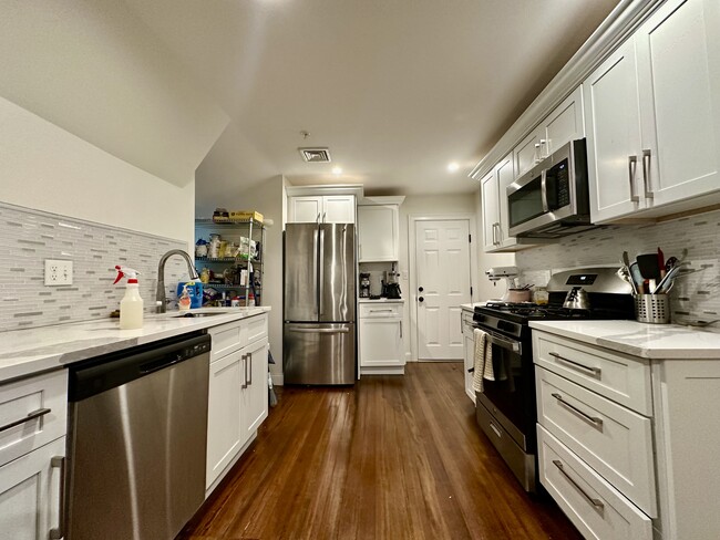 Photo - 21 Bellevue St Apartments Unit 2