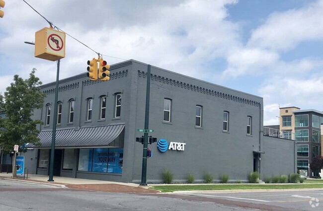 Building Photo - 103 E Eighth St Unit ATT #2 Rental