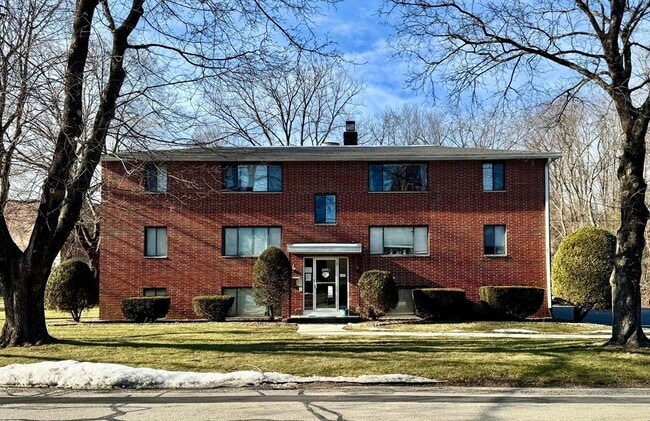 Building Photo - 320 Elm St Unit 10