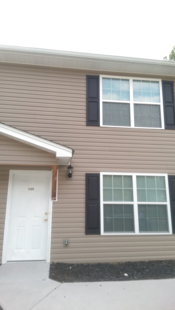 Building Photo - 1299 Pond St SE Unit 1299 Pond Street