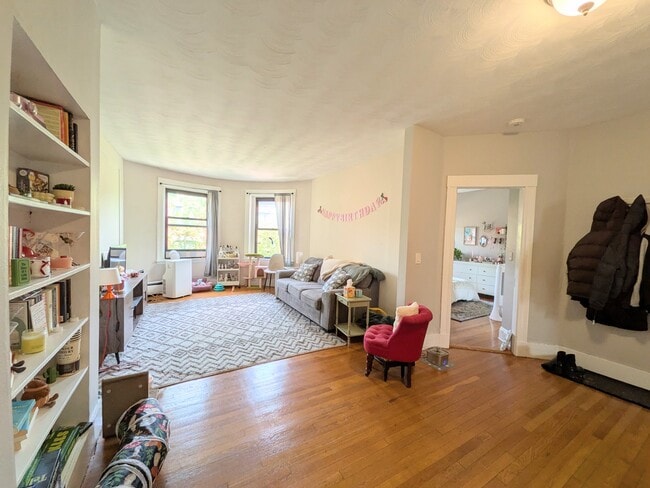 Building Photo - 30 Claflin Rd Unit 2