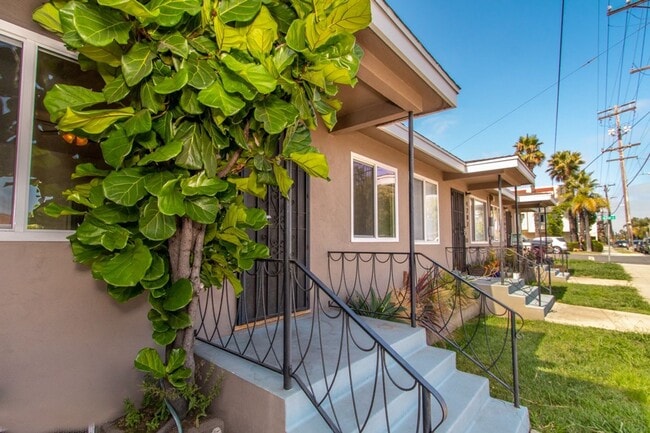 Building Photo - Charming 1 Bedroom / 1 Bath Apartment in Kensington Neighborhood w/ Garage - VACANT FOR VIEWING! Unit 4209