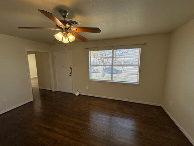 Photo - 511 Louise St