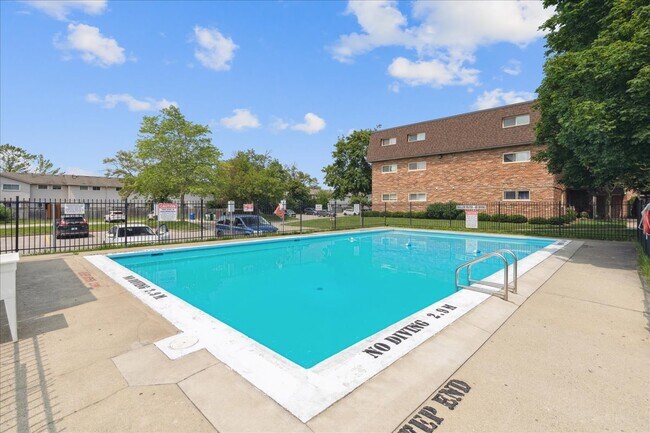 Photo - Colonial Court