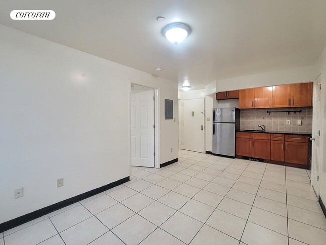 Photo - 443 Winthrop St