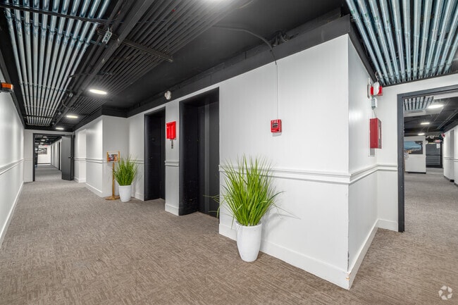 Ascensores - Skyview Terrace (in-unit washer/dryer)