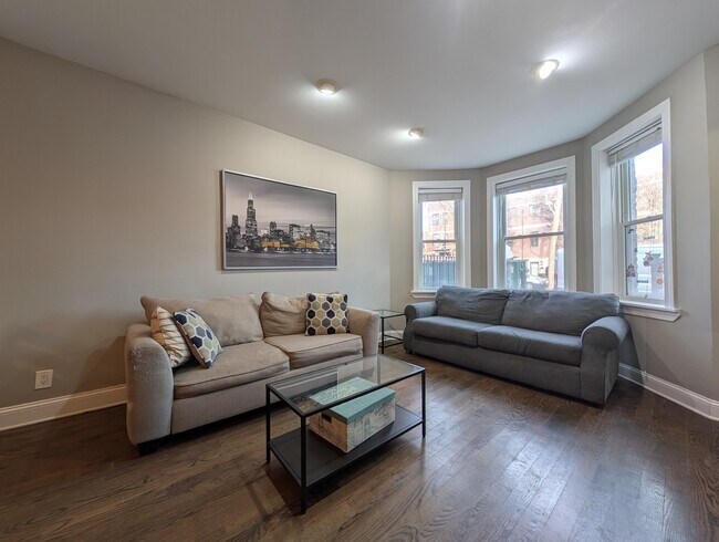 Photo - 1911 W Addison St Unidad 1