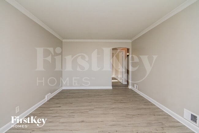 Photo - 8912 S Sacramento Ave