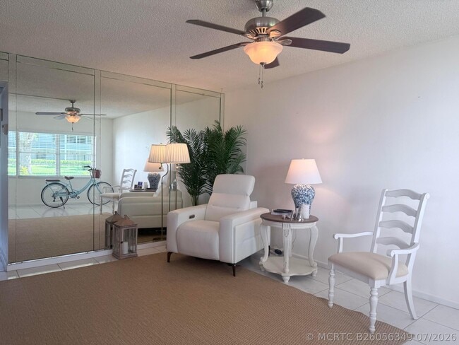 Photo - 52 Mansfield Dr Unit B