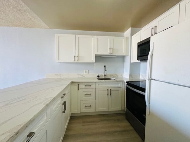 1 Bedroom, 1 Bathroom, 1 Parking (Kukui Pl... - 1 Bedroom, 1 Bathroom, 1 Parking (Kukui Pl... Condo Unit D2111