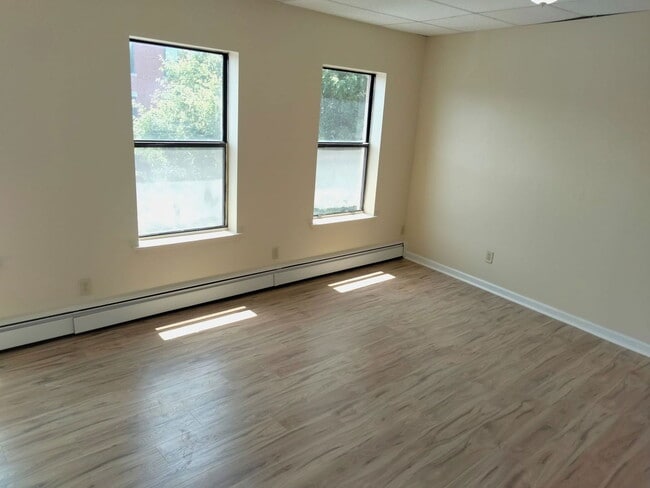 Building Photo - 1856 Park St Unit 2e