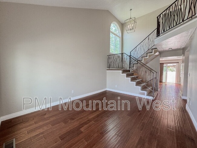 Building Photo - 499 N 200 W Rental