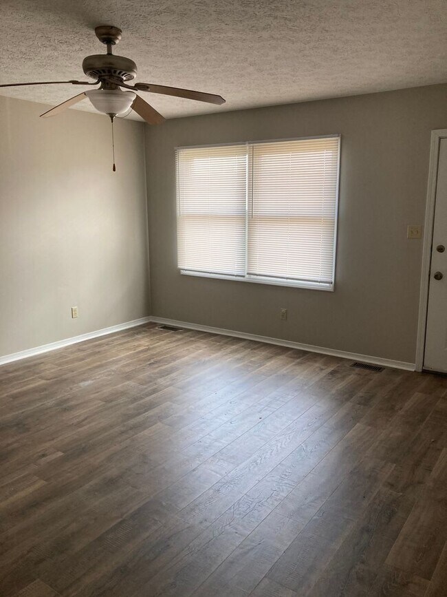 Photo - 3 Bedroom, 1.5 bath townhome! Unit A6