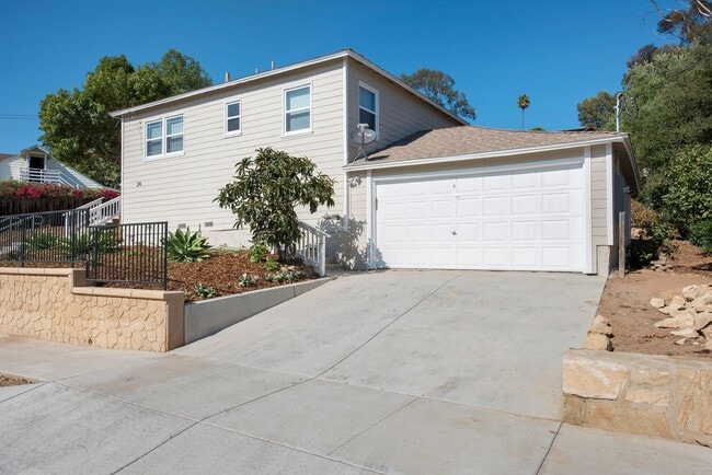 Building Photo - Updated 2 Bedroom Eastside Home! Pets are ...