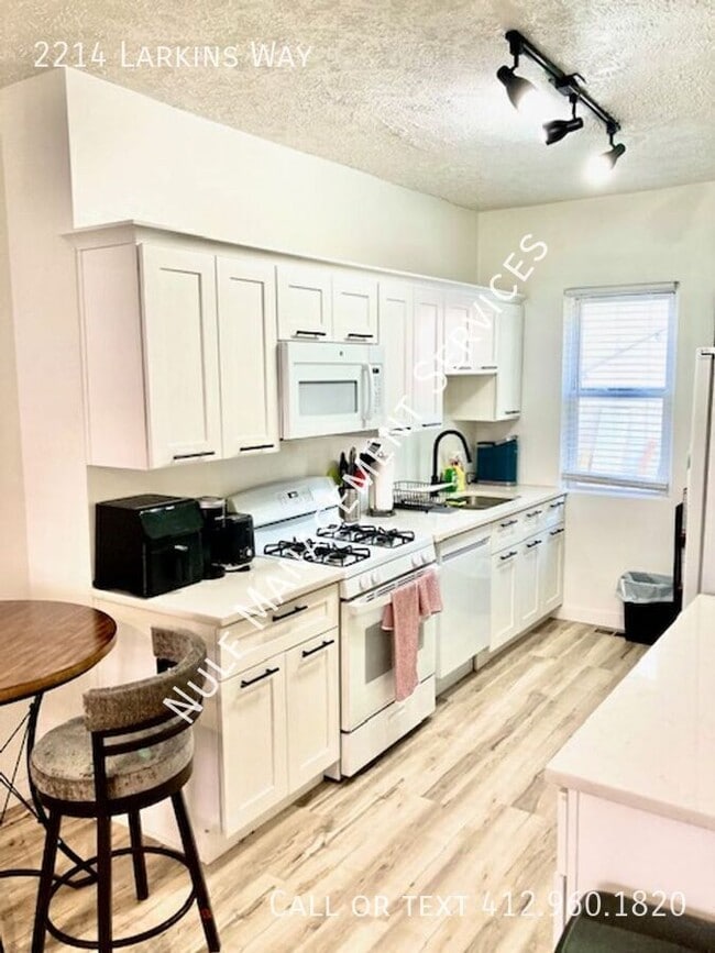Photo - 2214 Larkins Wy