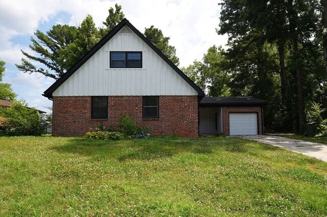 Photo - 2819 Broadview Dr NW