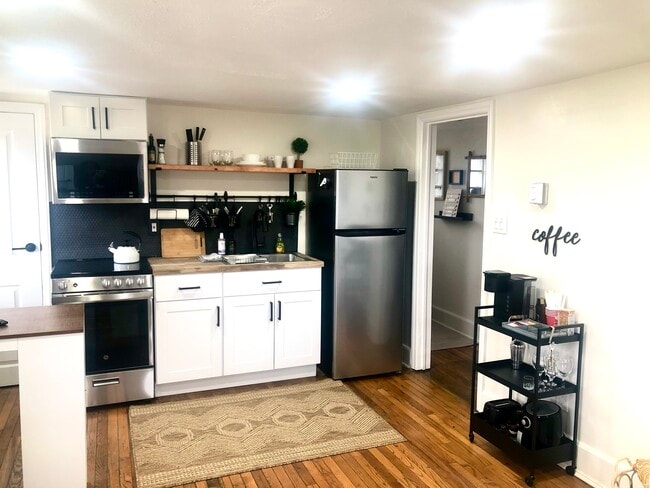 Photo - 893 Parkway Ave Unidad Up