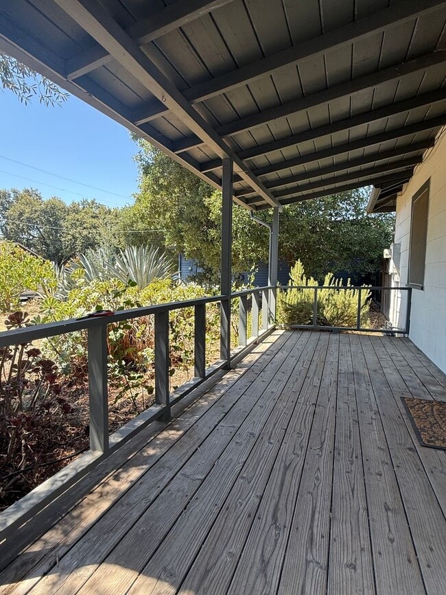 Photo - 577 Curtin Ln