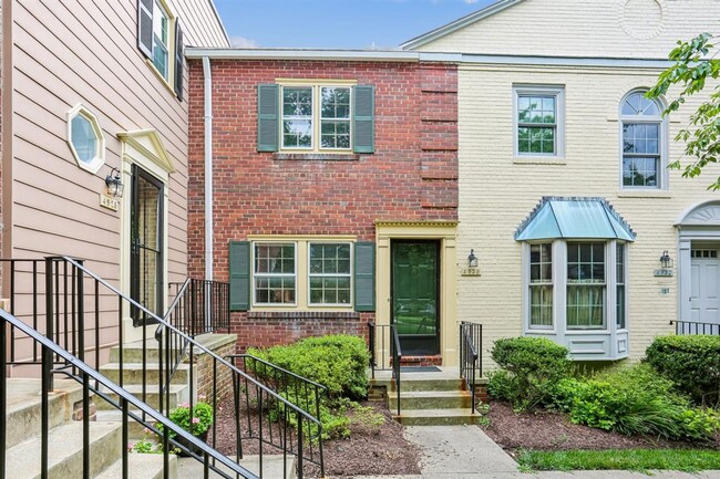 Building Photo - Great 2BR 2BA in Kenwood Forest Community in Downtown Bethesda