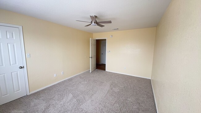 Photo - 3207 Hereford Ln Unit B