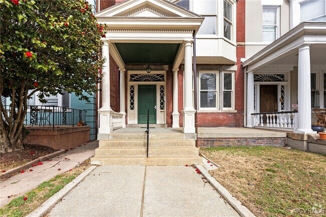 Building Photo - 1024 W Franklin St Rental