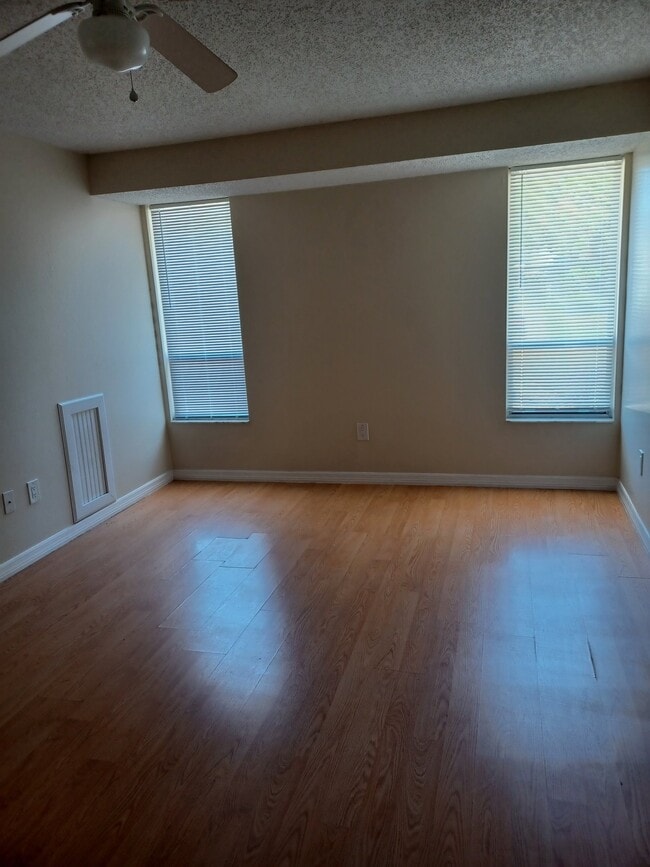 Photo - 1715 9th St W