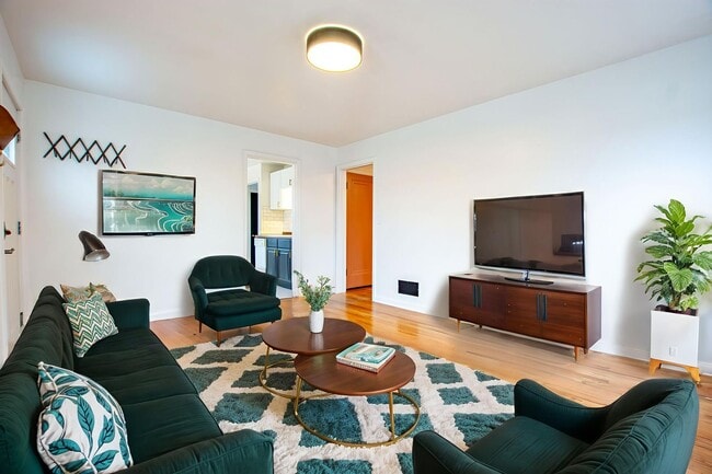 Photo - Adorable 2 Bedroom / 2 Bath Home in Aksarben with Washer/Dryer and Fenced Backyard!