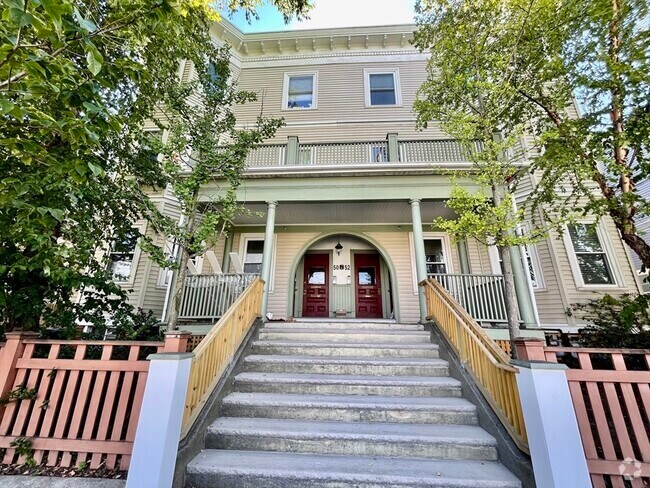 Building Photo - 51 Beacon St Unit 2 Rental