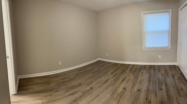 Photo - 3647-3649 Chestnut Dr Unit 3647