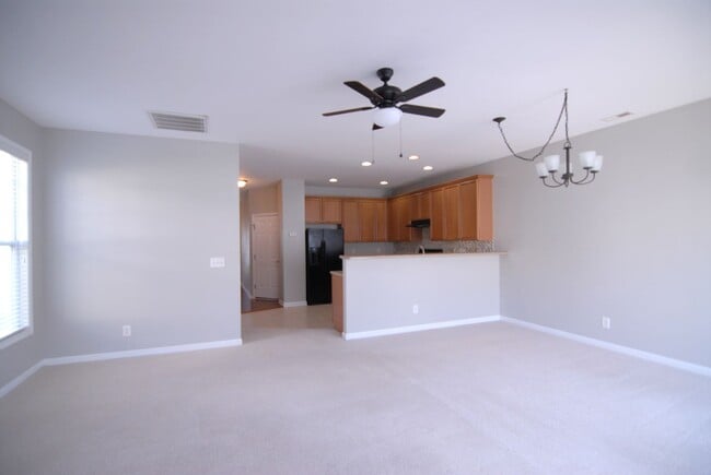 Photo - 4036 Comrie Ln