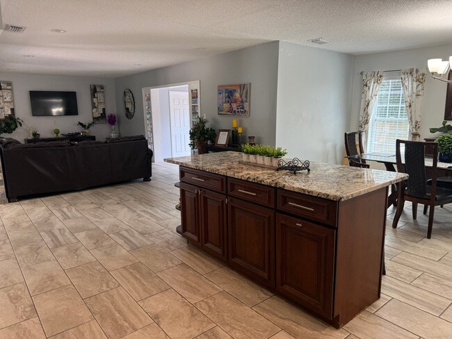 Photo - 914 W Cimmeron Dr