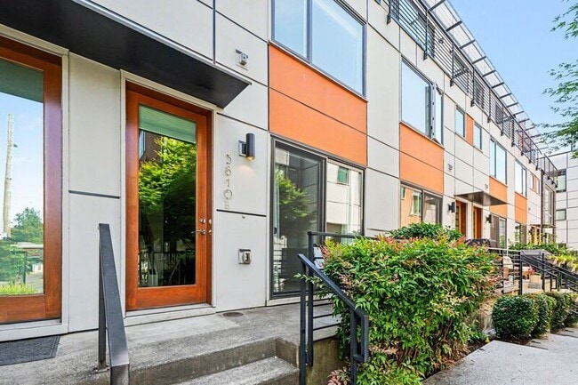 Photo - 3810 California Ave SW