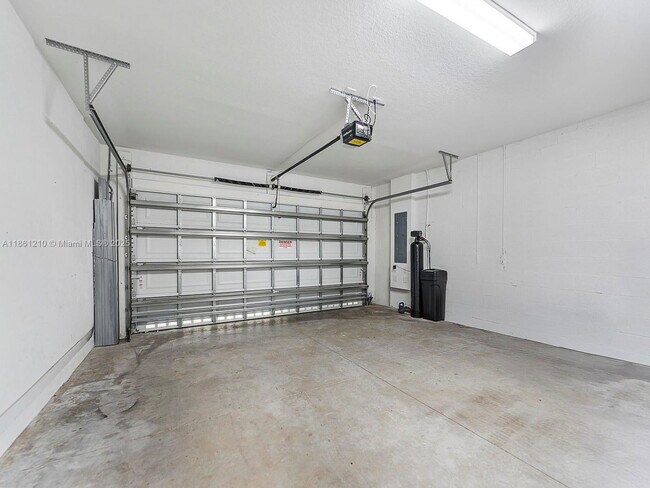 Photo - 501 NE 6th Ct