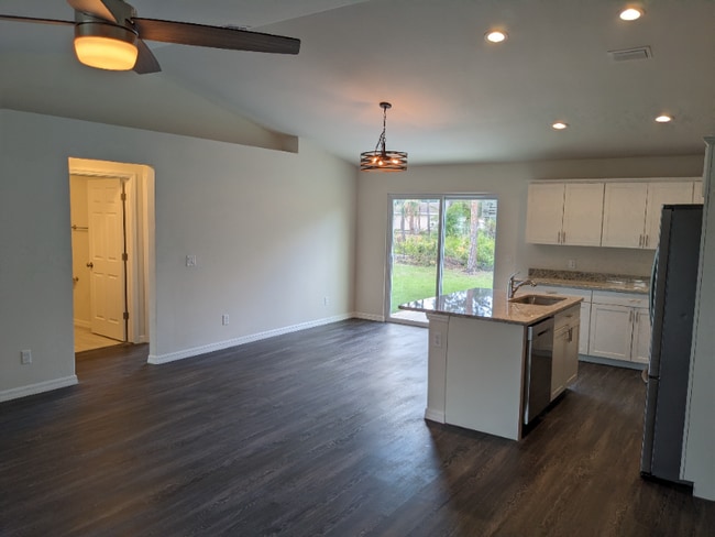 Photo - 5900 Cazler Ave