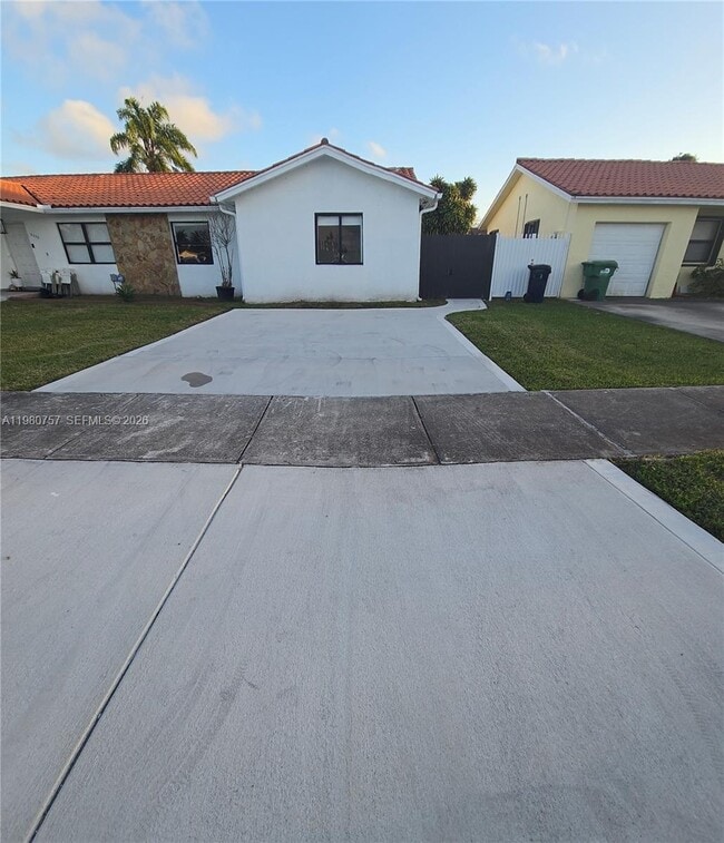 Building Photo - 11250 SW 138th St Unit 11250