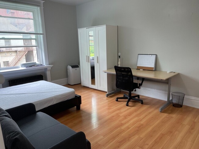 Photo - 746 Broughton St Unit 2B