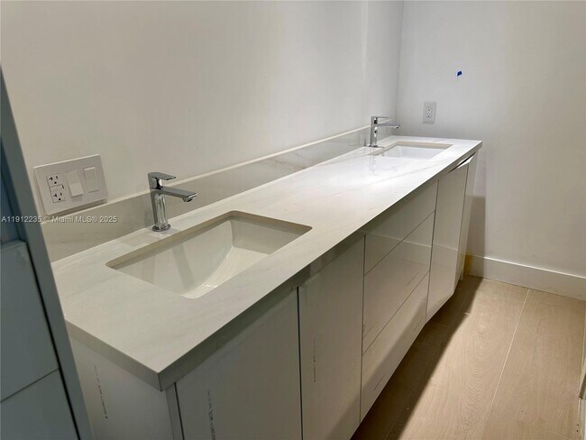 Photo - 881 Ocean Dr Unit L3