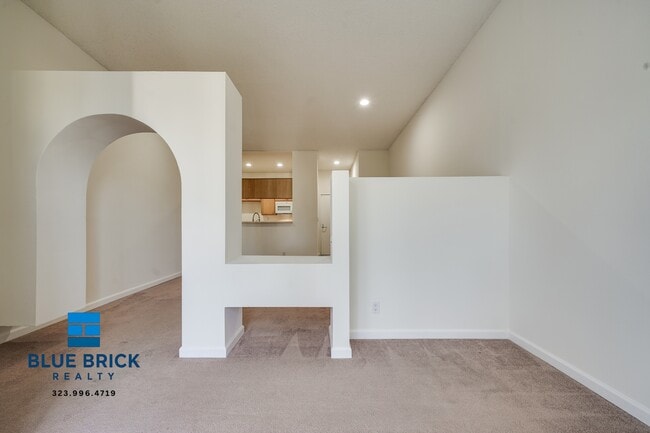 Photo - 11225 Morrison St Unit 202