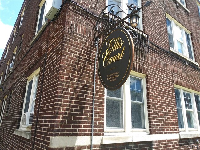 Building Photo - 2600 James St