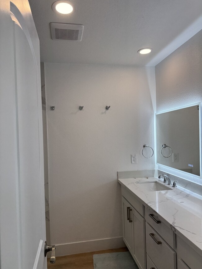 Photo - 942 Santa Clara St