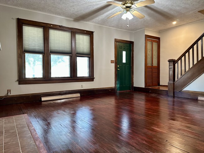 Building Photo - 784 Carpenter St Rental