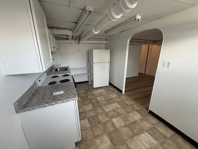 Photo - 1 bedroom, 1 bathroom Apartment! AVAILABLE NOW! Unit Apt #15