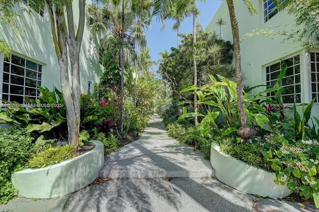 Building Photo - 1571 Pennsylvania Ave Unit 4S