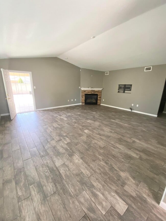 Photo - 9016 Anacapa Ave NW